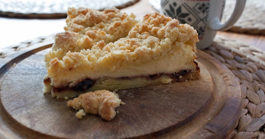 Friesischer Käsekuchen mit Streuseln und Pflaumenmus