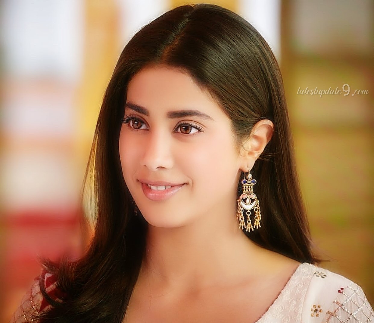 Janhvi Kapoor Beautiful Wallpapers HD Images Janhvi