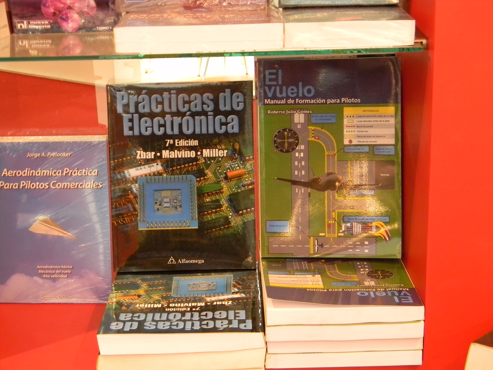 Feria del libro 2014 - Estand Cúspide Libros