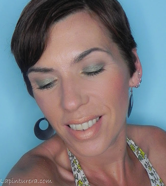 Look verde oliva con pigmentos 04 plano rostro 03
