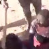 Une vidéo ignoble montre des militaires forçant des enfants migrants à se battre entre eux.