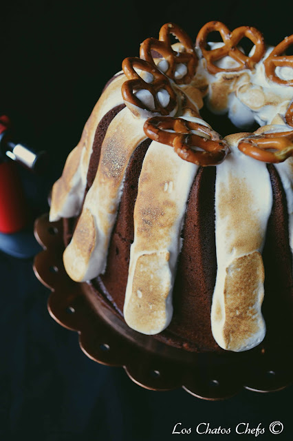 Pretzels Crown in a S´more Bundt Cake