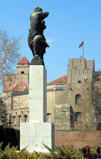 το μνημείο προς τιμήν της Γαλλίας στο Βελιγράδι