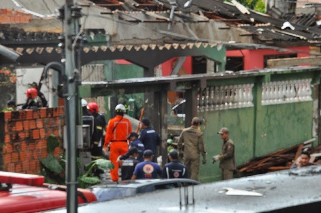 Explosão de cilindro de oxigênio mata um, destrói casas e assusta moradores, em Rio Branco no Acre