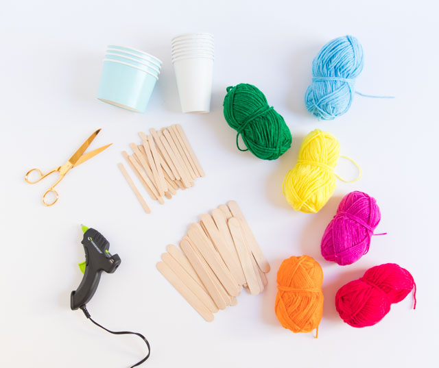 Use popsicle sticks and yarn to make these pretty woven baskets. Such a fun kids craft! #yarncrafts #kidscrafts #popsiclestickcrafts #popsiclestickweaving #kidsweaving Use popsicle sticks and yarn to make these pretty woven baskets. Such a fun kids craft! #yarncrafts #kidscrafts #popsiclestickcrafts #popsiclestickweaving #kidsweaving