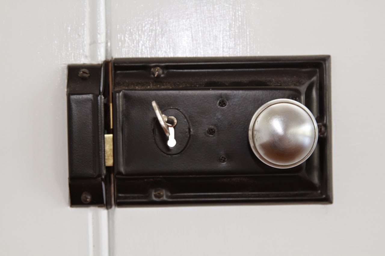 Renovating a Queenslander Open / Shut them Windows, doors, fanlights