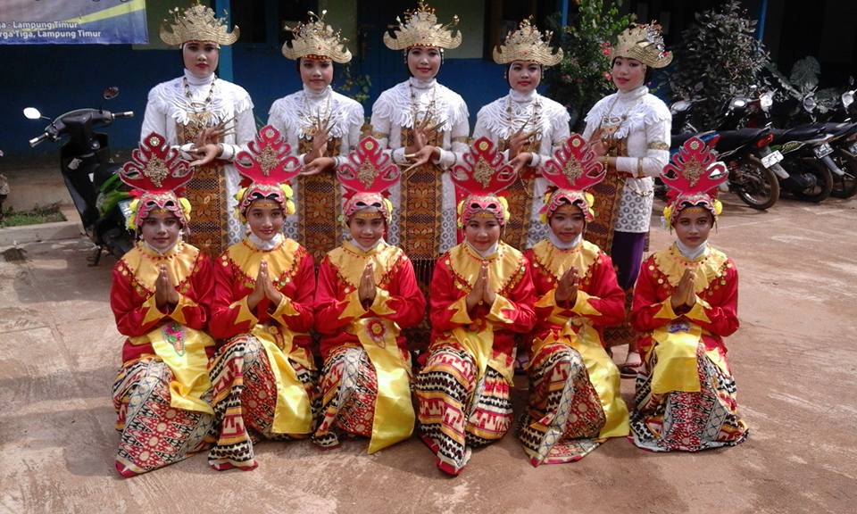 Tari Piring Dua Belas ~ MGMP SENI BUDAYA SMP LAMPUNG TIMUR