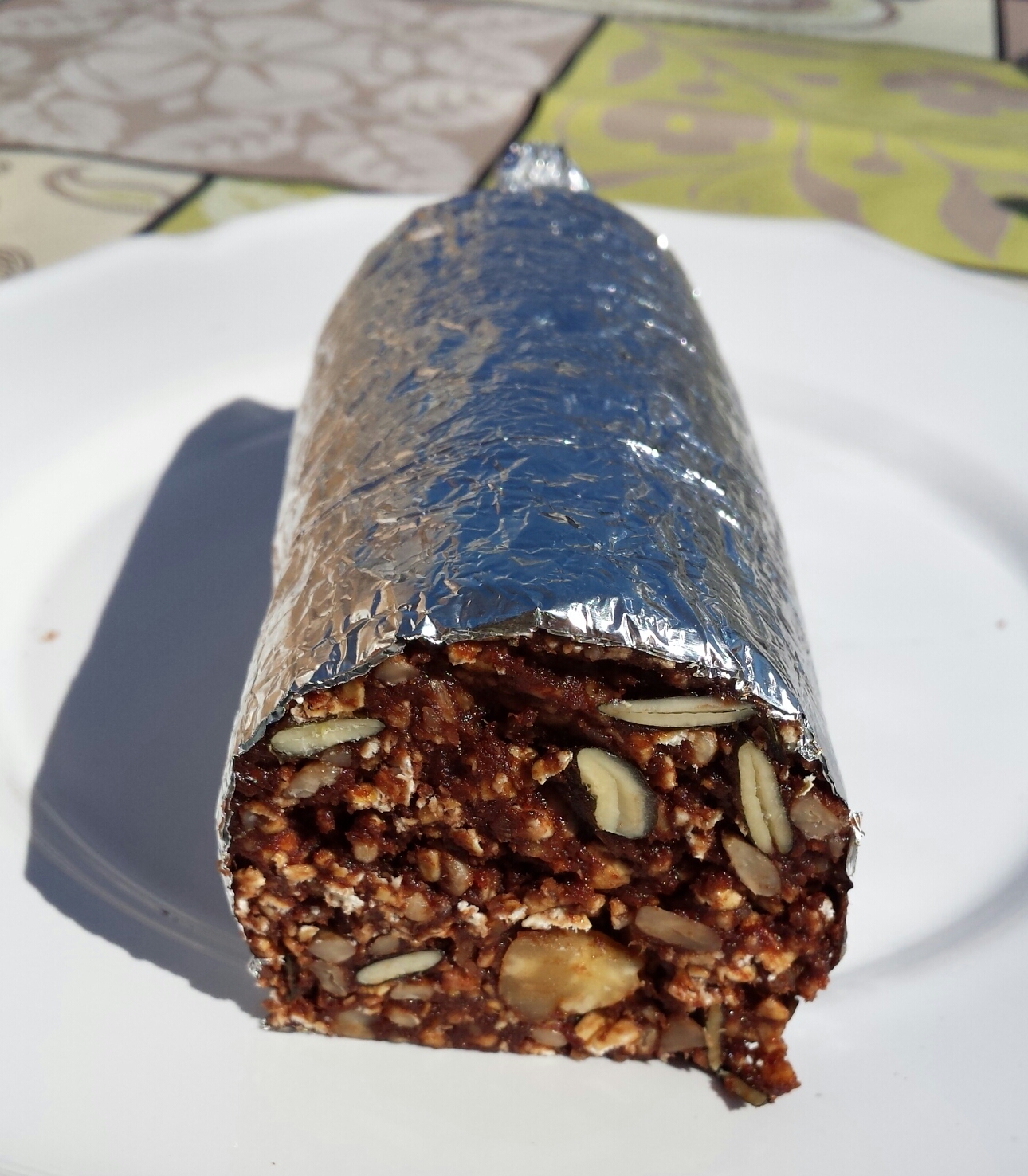 Quem rapa o tacho? Salame de chocolate com aveia, nozes e sementes