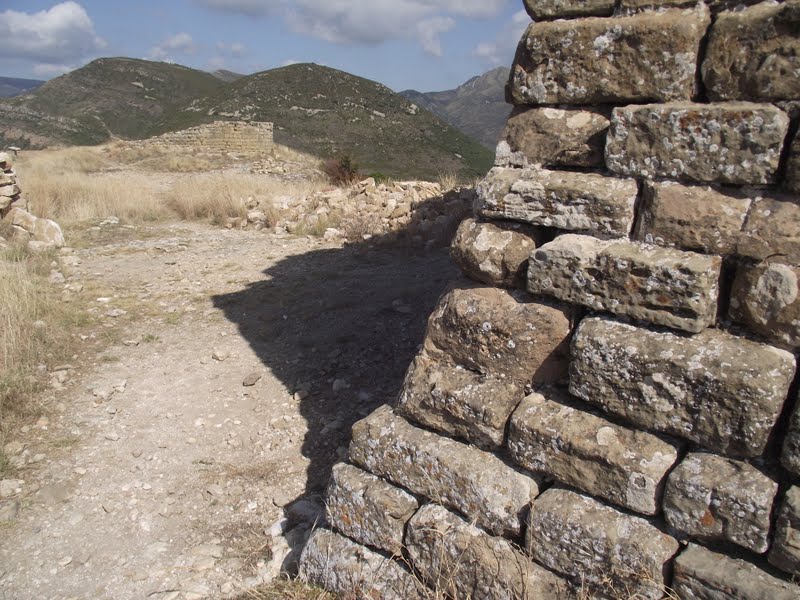 Este tejado tranquilo Santa Eulalia de la Peña y cima del Salto de Roldán