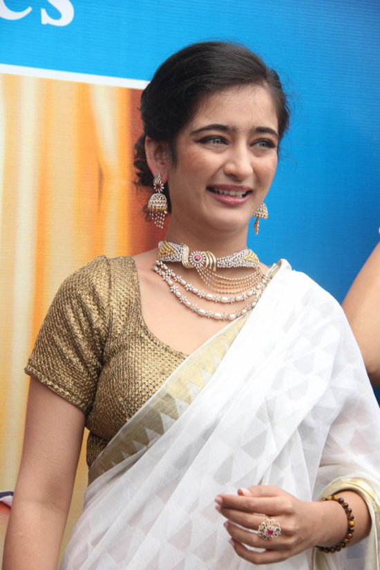 Celebizon: Akshara Haasan