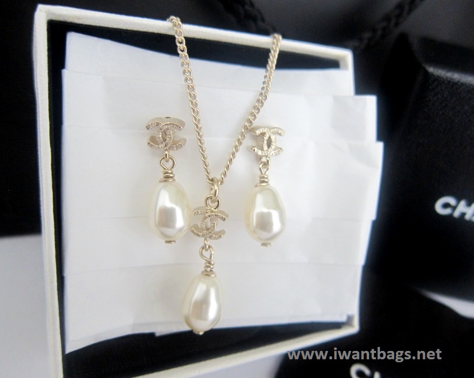 Chanel Pearl Earrings Necklace Set Chanel Pearl Necklace Light Gold