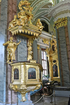Saint Pétersbourg la cathédrale Saints Pierre et Paul la chaire Saint Pétersbourg la cathédrale Saints Pierre et Paul intérieur la chaire rare dans une église orthodoxe, propre au culte catholiquee