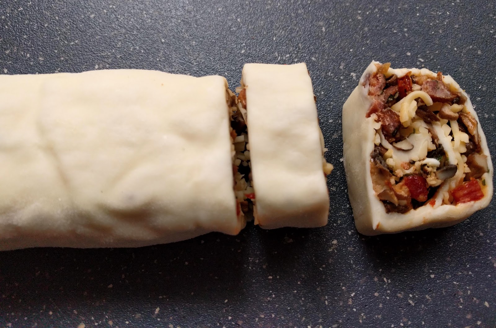 - Pikante Blätterteigschnecken