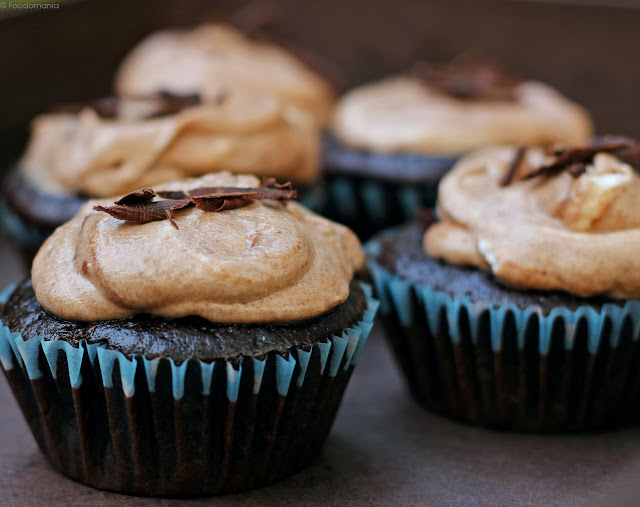 http://foodomania.com/chocolate-mousse-cupcakes/