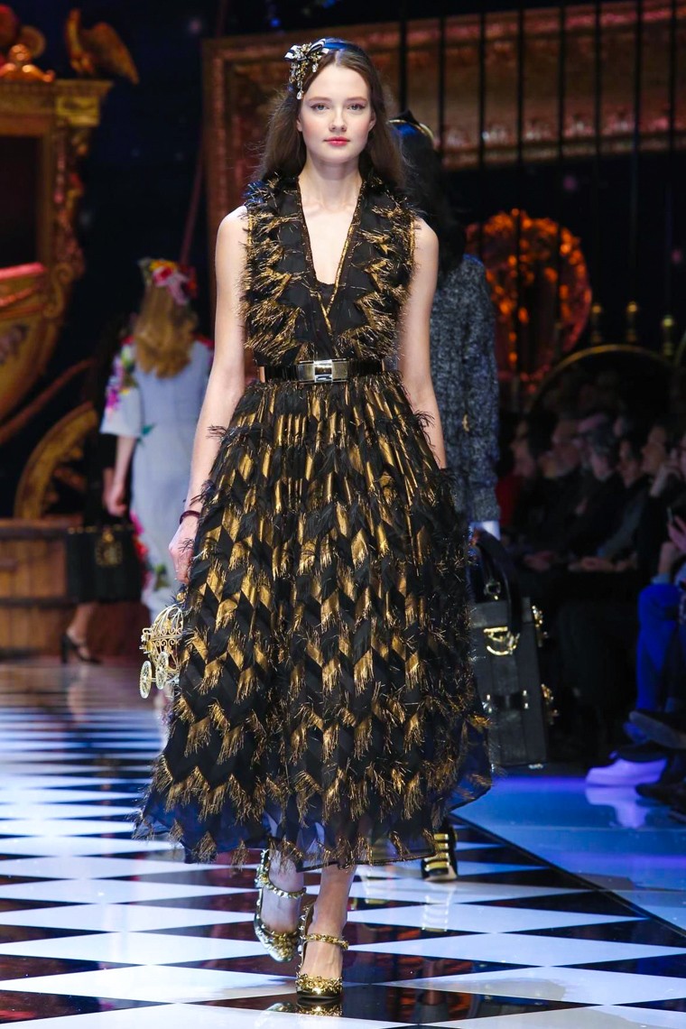 Dolce & Gabbana Fall/Winter 2016 RTW MFW dolce-gabbana-fall-winter-2016-2017-collection-milan-fashion-week, dolce-gabbana-fall-winter-2016-2017, dolce-gabbana-fall-winter-2016, dolce-gabbana-fall-winter-2017, dolce-gabbana-fall-2016, dolce-gabbana-fall-2017, du-dessin-aux-podiums, dudessinauxpodiums