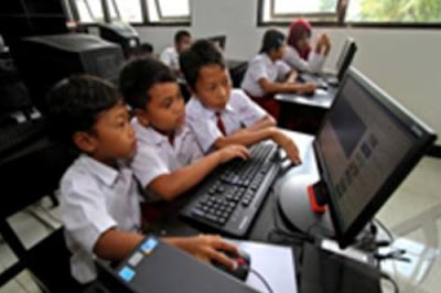 Awasi Penggunaan Alat Teknologi pada Anak