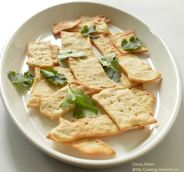 Garlic, Cilantro and herbs sourdough crackers Garlic, Cilantro and herbs sourdough crackers