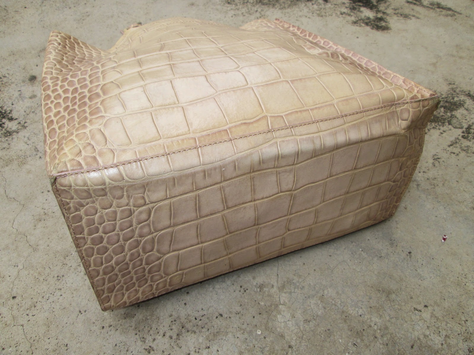 d0rayakEEbaG: Authentic FURLA Croc Leather Tote/Handbag(SOLD)