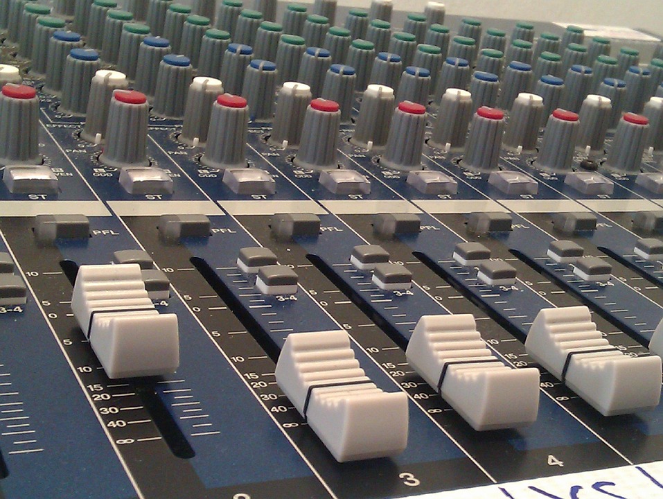 Mengenal Fungsi Phantom Power dalam Mixer Audio BLOGKAMARKU