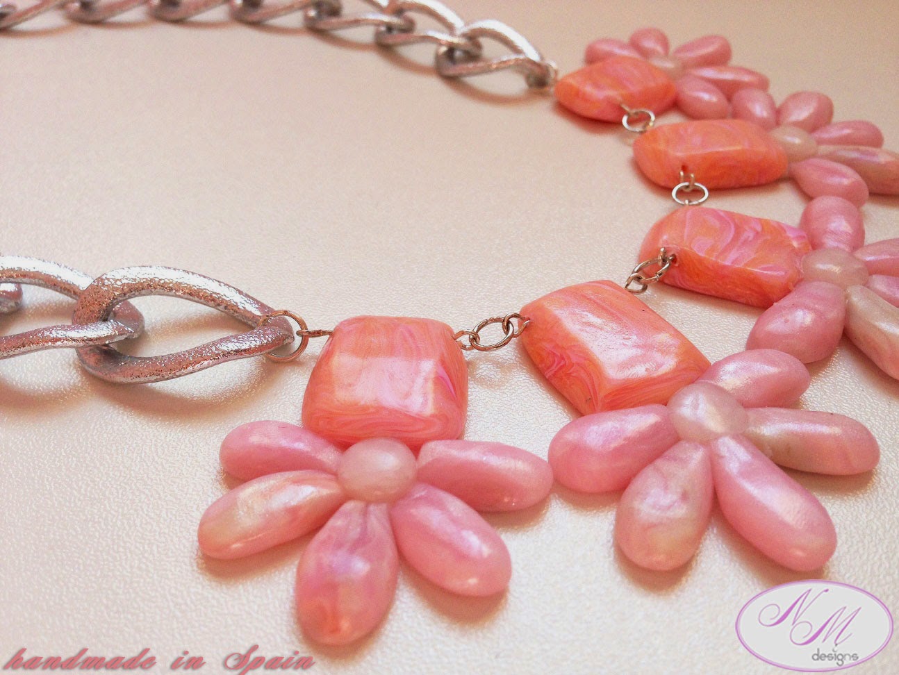 Collar motivos florales rosa cuarzo NM Designs