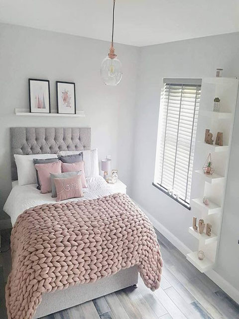 Sử dụng kệ treo là cách tiết kiệm diện tích sàn tối đa cho thiết kế phòng ngủ nhỏ 16m2 tihiet-ke-phong-ngu-nho-16m2-12