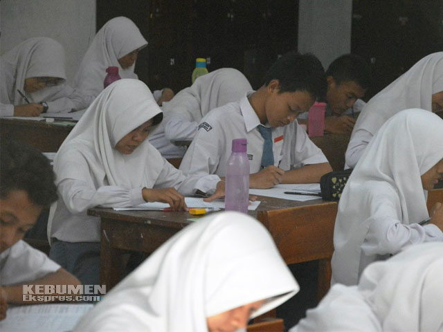 Diumumkan Hari Ini Ke Siswa Nilai Rata Rata Unas Turun Kebumen Ekspres Paling Tahu Kebumen Diumumkan Hari Ini Ke Siswa Nilai Rata Rata Unas Turun Kebumen Ekspres Paling Tahu Kebumen