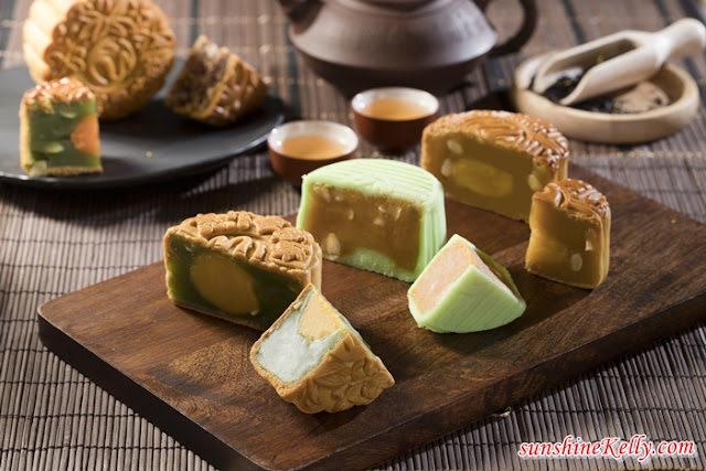 New Moon Cakes Flavours, Resorts World Genting, 2018 Mid Autumn Festival, new mooncake variant flavour, Pandan Jade with Buttermilk Custard, Snow Skin Durian Paste, Durian Paste with Durian Jingsa