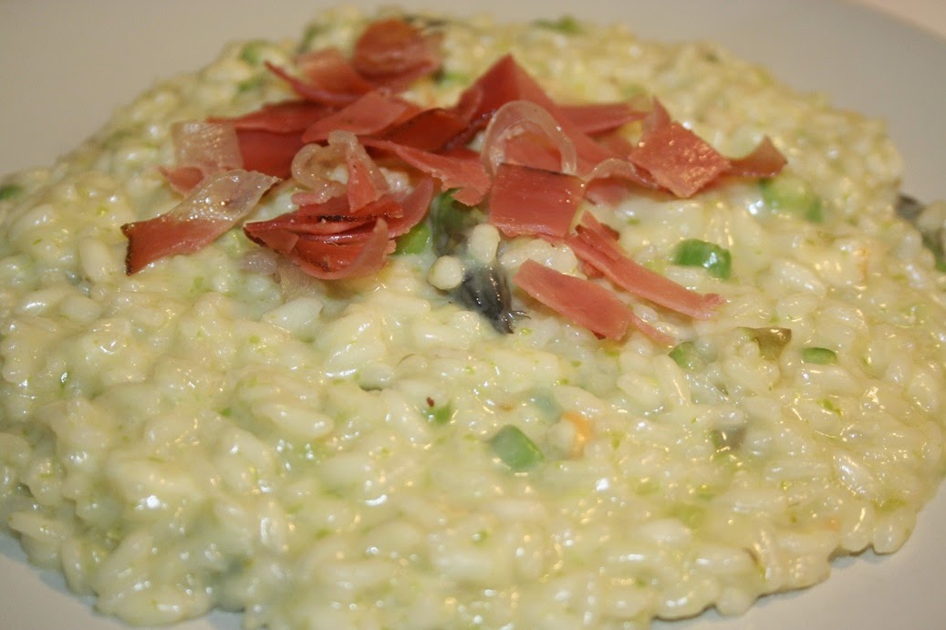 risotto asparagi, scamorza affumicata e speck croccante