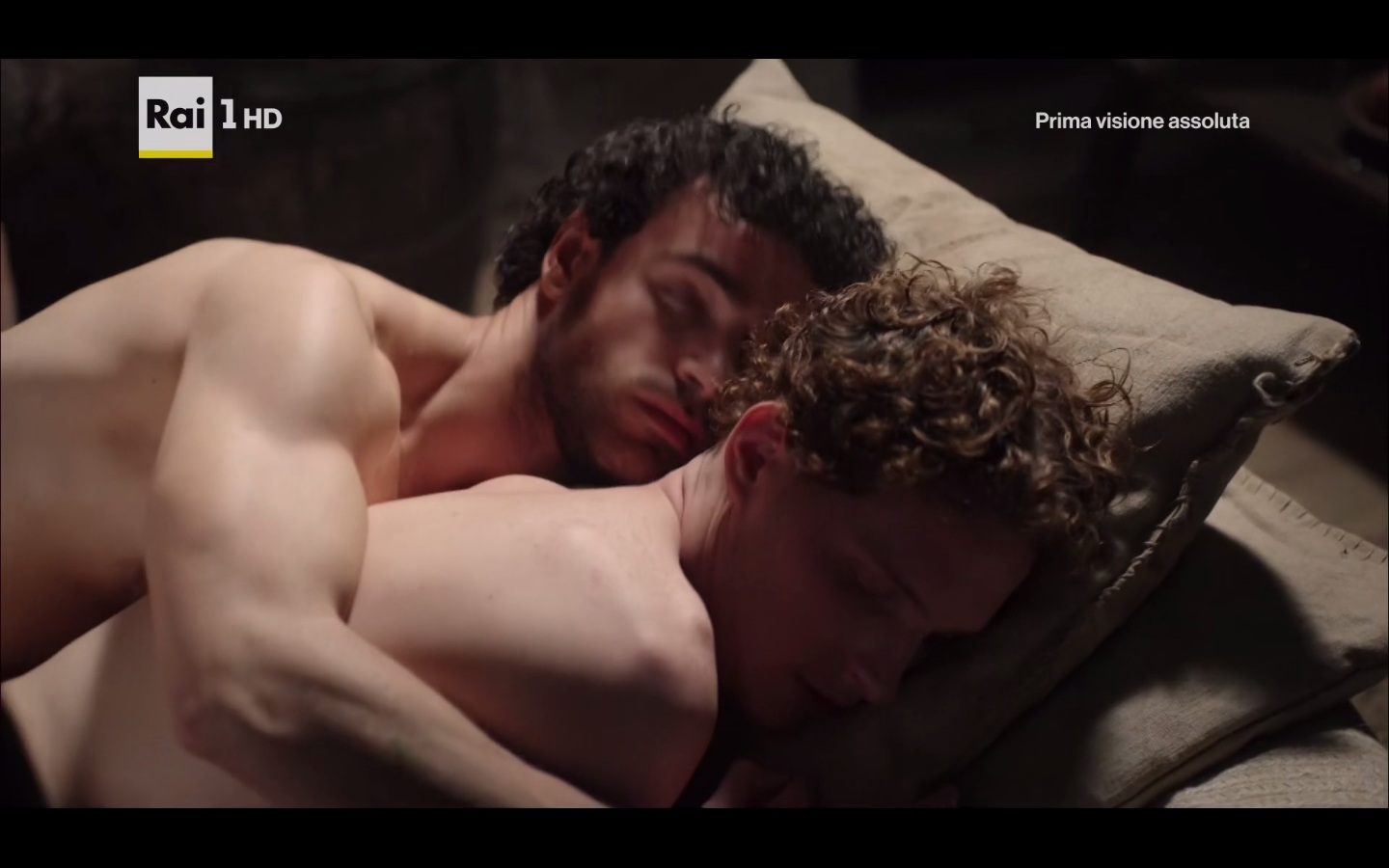 Richard Madden Worries About The Hypocrisy Of His Nude Sex Scenes.