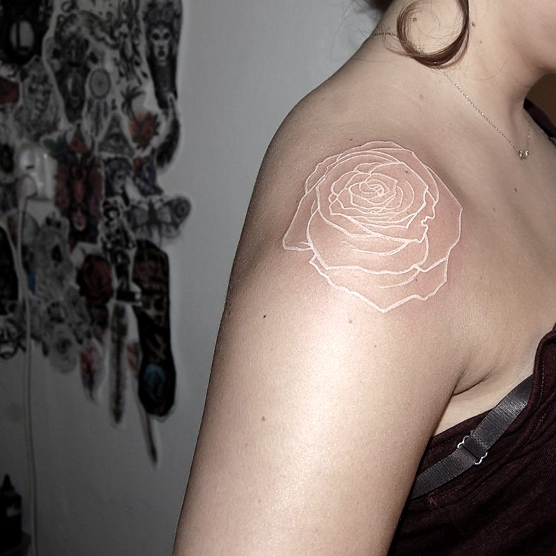 Tusz Pod Skórą Symbolika Róży W Tatuażu