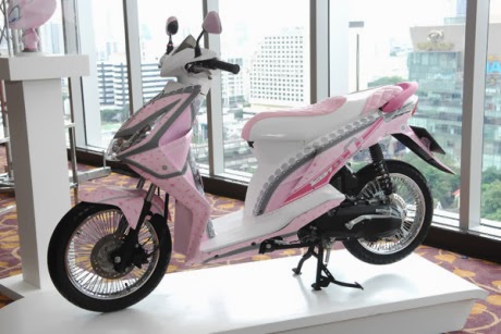 Gambar Modifikasi Motor Honda Beat Putih Injeksi Velg 17 Jari-Jari