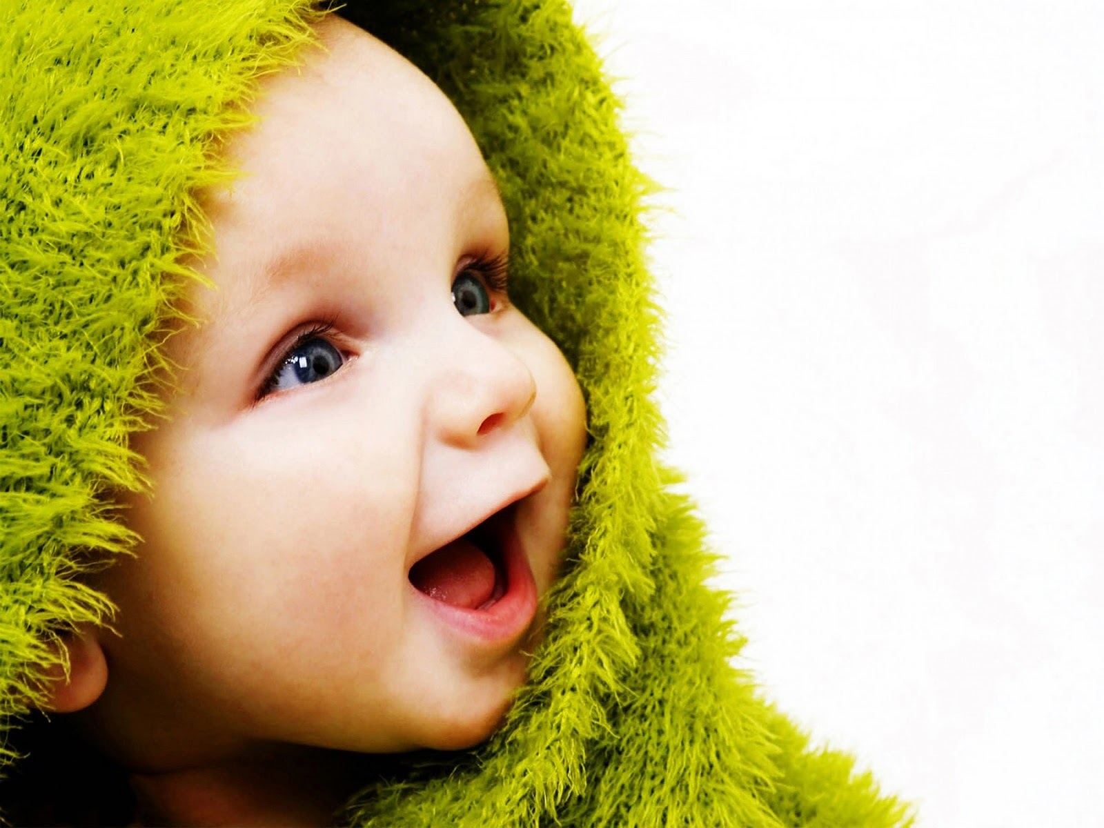 Free Sweet Cute Babies Smile Desktop Wallpapers HD