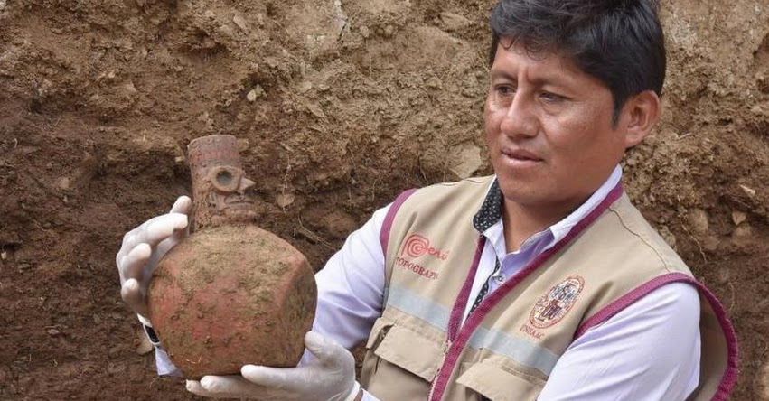 Arqueólogos peruanos hallan un templo de la élite de la civilización wari donde hacían rituales mágicos Arqueólogos peruanos hallan un templo de la élite de la civilización wari donde hacían rituales mágicos