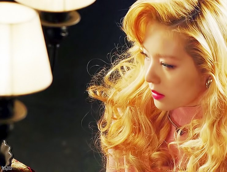 orkester spansk Samtykke Red Velvet releases 'Automatic' music video