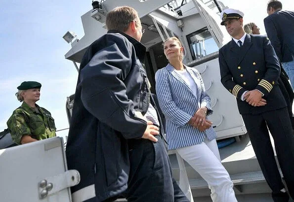 Crown Princess Victoria wore Lexington Kavaj frida llinen blazer, Rizzo Altea pumps an a white trousers