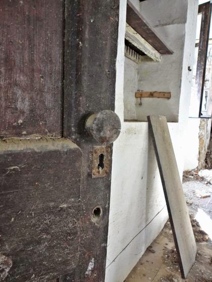 Mundos propios: URBEX: AQUELLA CASA AL LADO DE UN CASTILLO