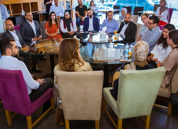Queen Rania wore a two tone color block cotton poplin shirt by Tibi, Elena Ghisellini shoulder bag, Jennifer Chamandi pumps