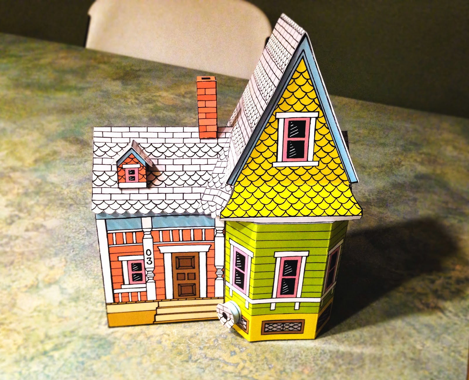 disney-pixar-up-house-papercraft-paperized-crafts
