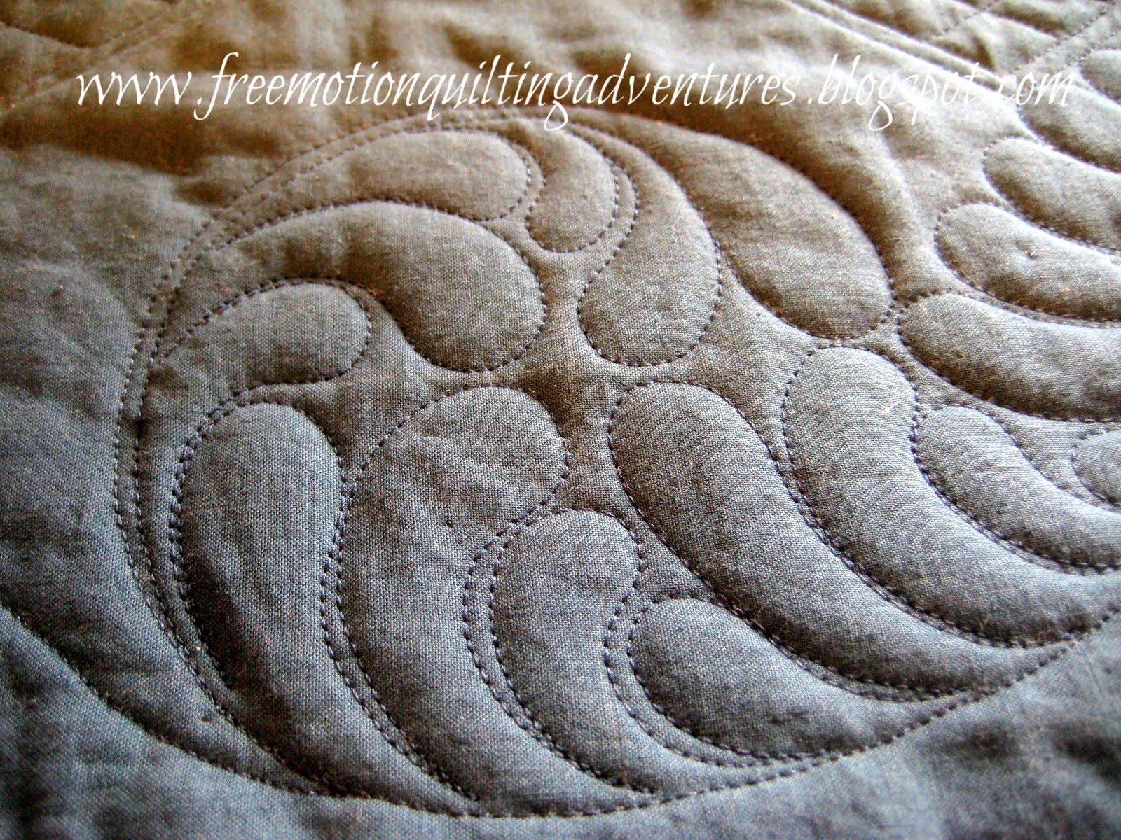 free motion quilting the inner feather circle