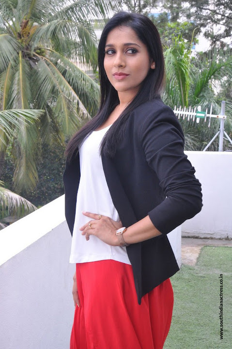 Rashmi Gautam at Next Nuvve Movie Interview