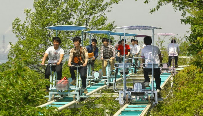 Uniknya Roller Coaster Bentuk Sepeda Jepang yang Mendebarkan