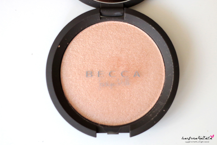 BECCA Champagne Pop Shimmering Skin Perfector Pressed Review, Swatches, FOTD BECCA Champagne Pop Shimmering Skin Perfector Pressed Review, Swatches, FOTD