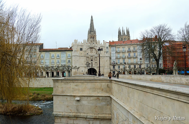 Puente y arco de Santa María