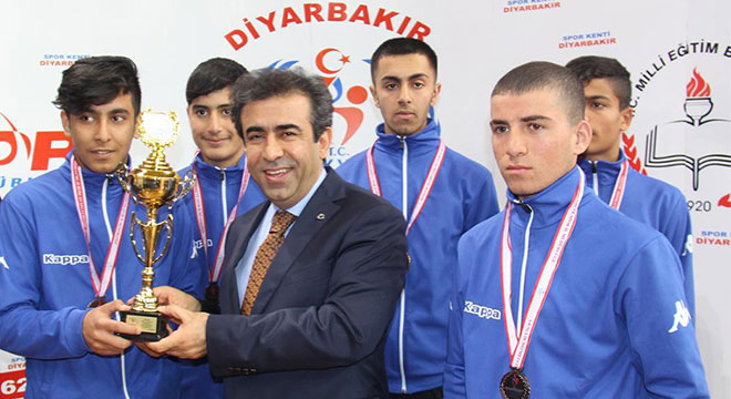 Hedefimiz okul spor kulübü sayısını 100’e çıkarmaktır Hedefimiz okul spor kulübü sayısını 100’e çıkarmaktır