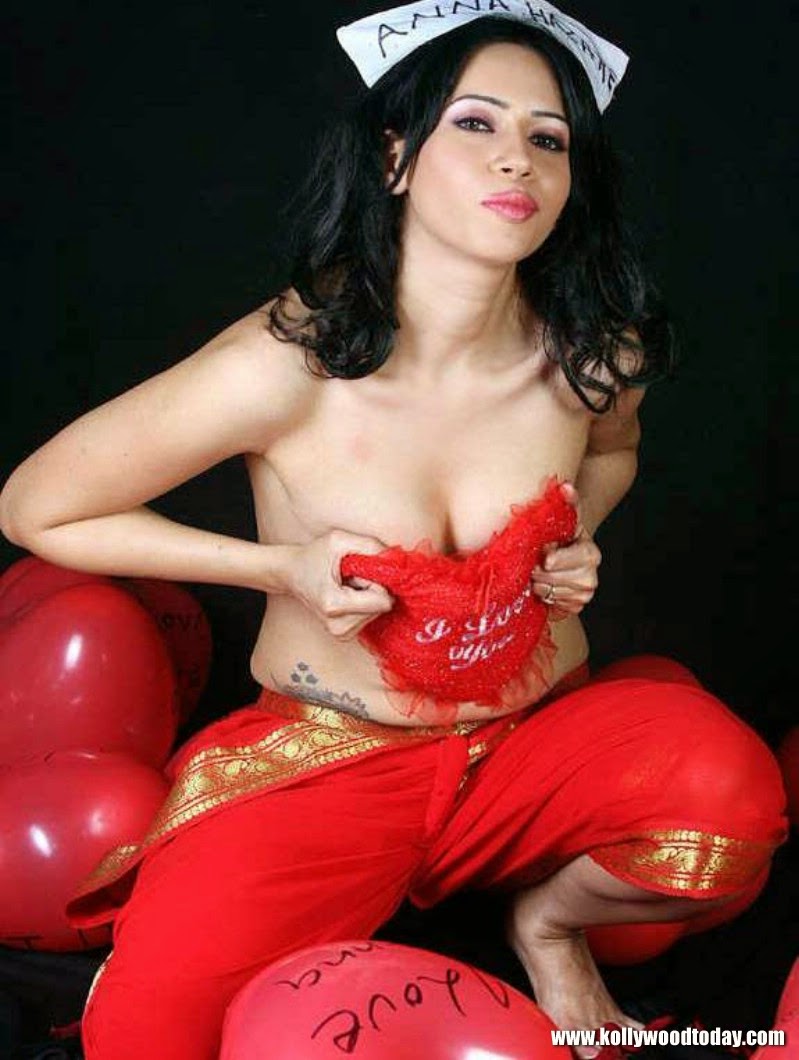 ACTRESS HOT IMAGES Rozlyn Khans Bikini Savit