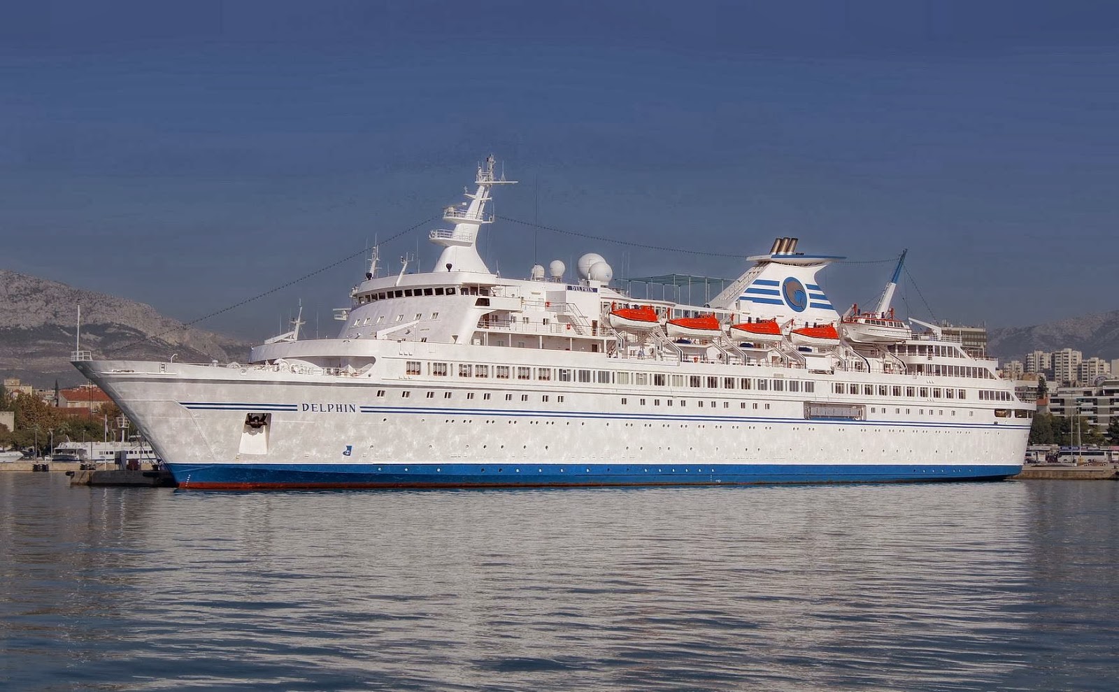 Ships in Split Delphin (cruise ship, 1975) IMO 7347536