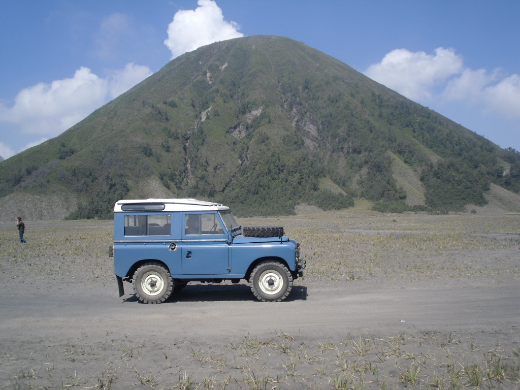 Kaldera Trail & Bromo Adventure: LAND ROVER TOUR DE BROMO