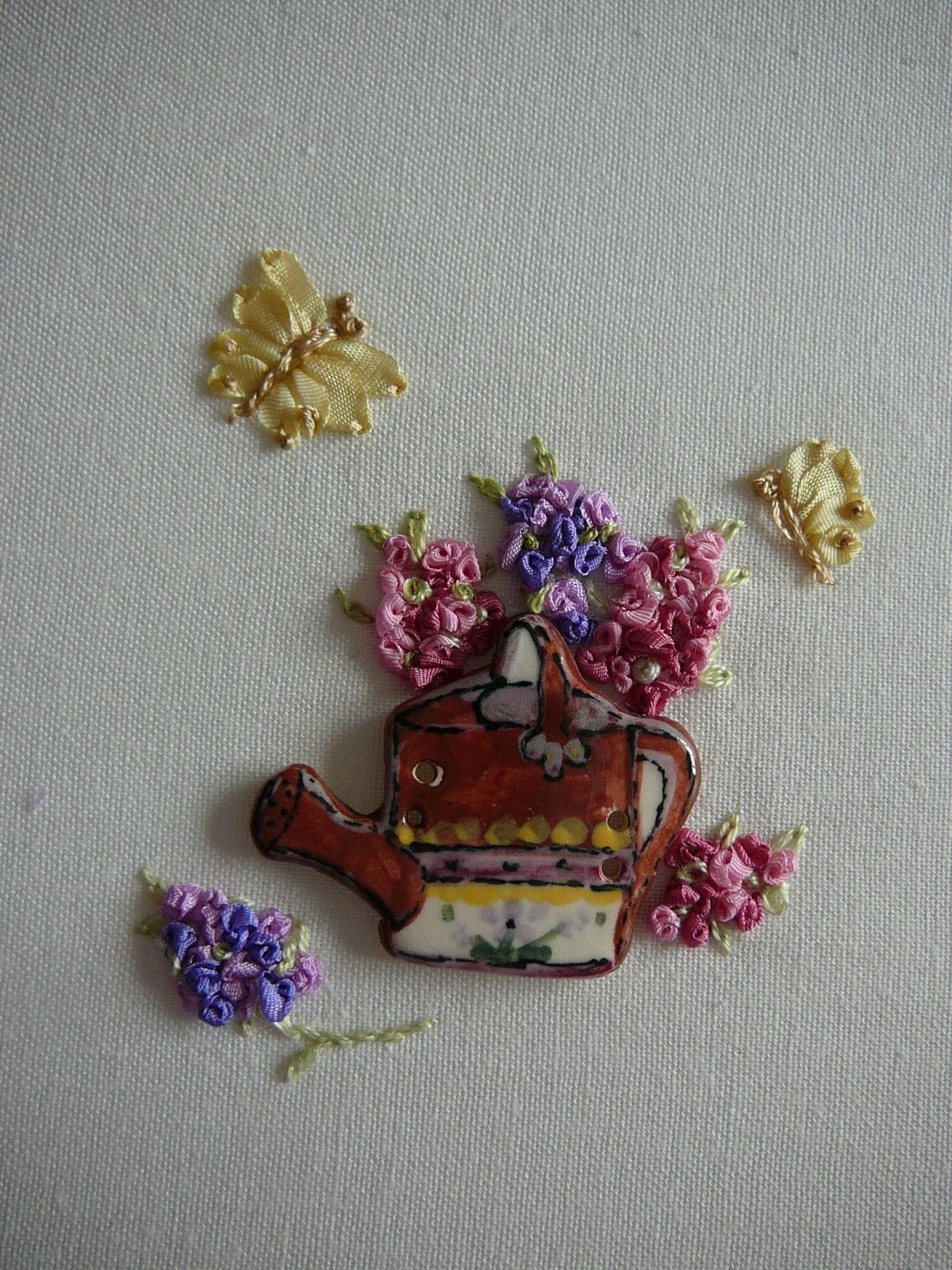 Silk ribbon embroidery french knots in ribbon sre