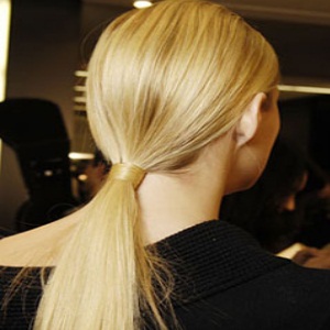 The Bloomin' Couch: Ponytails!! And how to make them interesting...