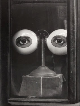 Irving+Penn,+Optician's+Shop+Window,+New+York,+1939